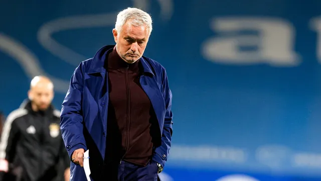 &lsquo;Ele n&atilde;o est&aacute; &agrave; venda&rsquo;: Bayern fecha as portas para Real Madrid ap&oacute;s viagem de Mourinho