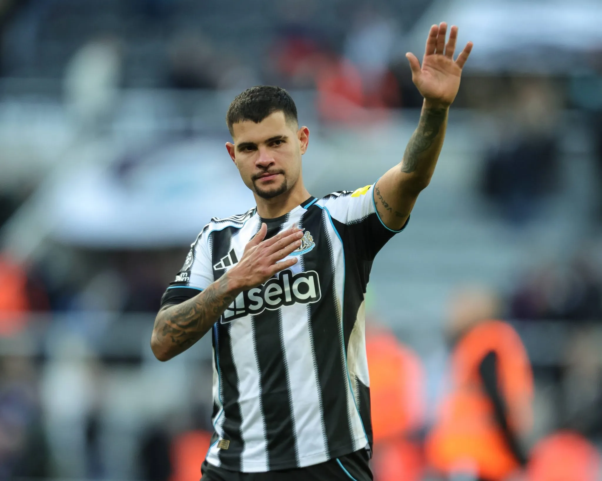 &lsquo;Jogador e pessoa especial&rsquo;: T&eacute;cnico do Newcastle se derrete ap&oacute;s gol decisivo de Bruno Guimar&atilde;es