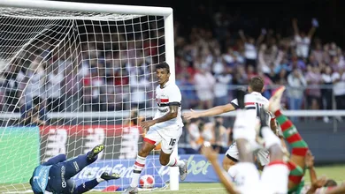 Luiz Gustavo mostra a que veio, e mist&atilde;o do S&atilde;o Paulo vence a Portuguesa no MorumBIS