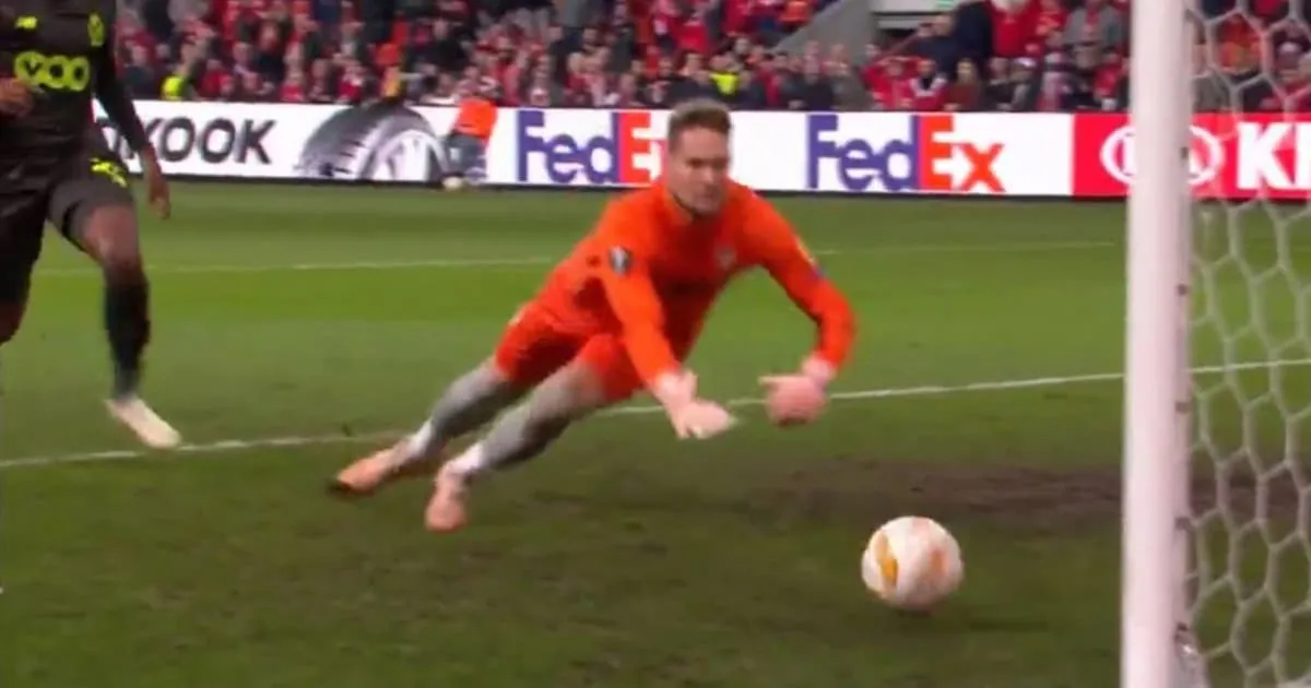 O fim de jogo entre Standard de Li&egrave;ge e Sevilla &eacute; t&atilde;o bisonho que parece surreal
