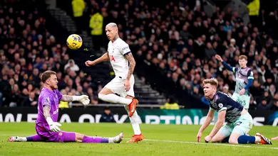 Richarlison brilha de novo, Tottenham vira em 10 minutos sobre o Brentford e entra no G4 da Premier League