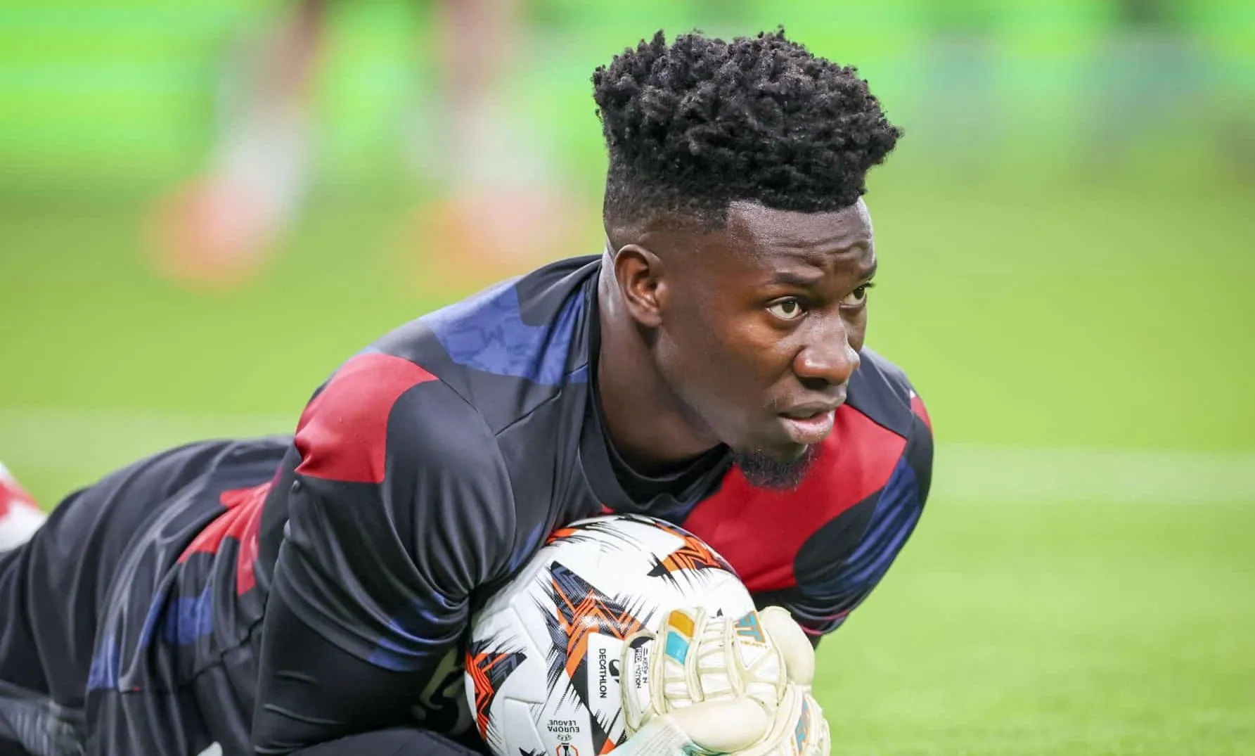 Onana continua momento ruim e desconta frustra&ccedil;&atilde;o em torcedor advers&aacute;rio