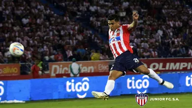 Teo Gutierrez fechou a vit&oacute;ria do Junior sobre o Once Caldas com um gola&ccedil;o