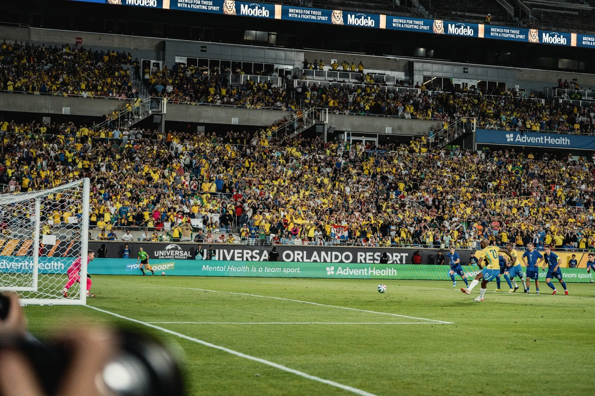 O momento do p&ecirc;nalti convertido por Igor Thiago