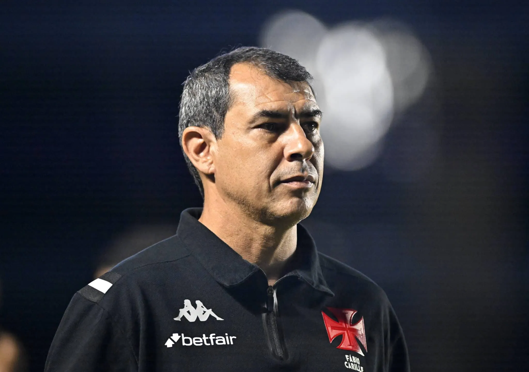 Carille ainda est&aacute; longe de entregar no Vasco o que seria o maior ponto forte da carreira