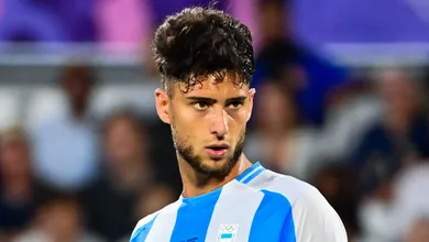 Por que zagueiro que est&aacute; &lsquo;85% fechado&rsquo; permanece longe do Santos?