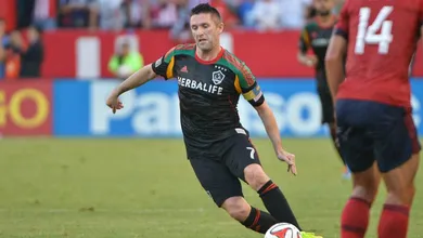 Robbie Keane d&aacute; caneta, encobre goleiro e faz gola&ccedil;o em vit&oacute;ria do Galaxy na MLS