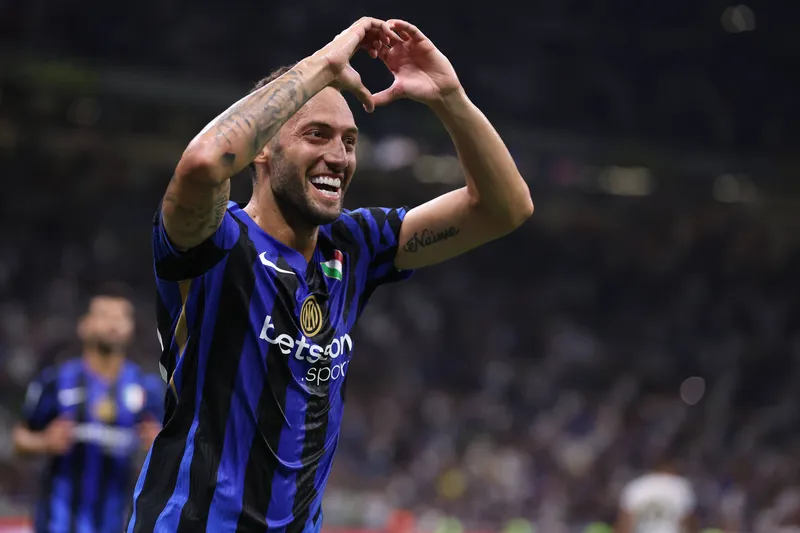 Internazionale bate o Lecce por 2 a 0 e dorme na lideran&ccedil;a da Serie A