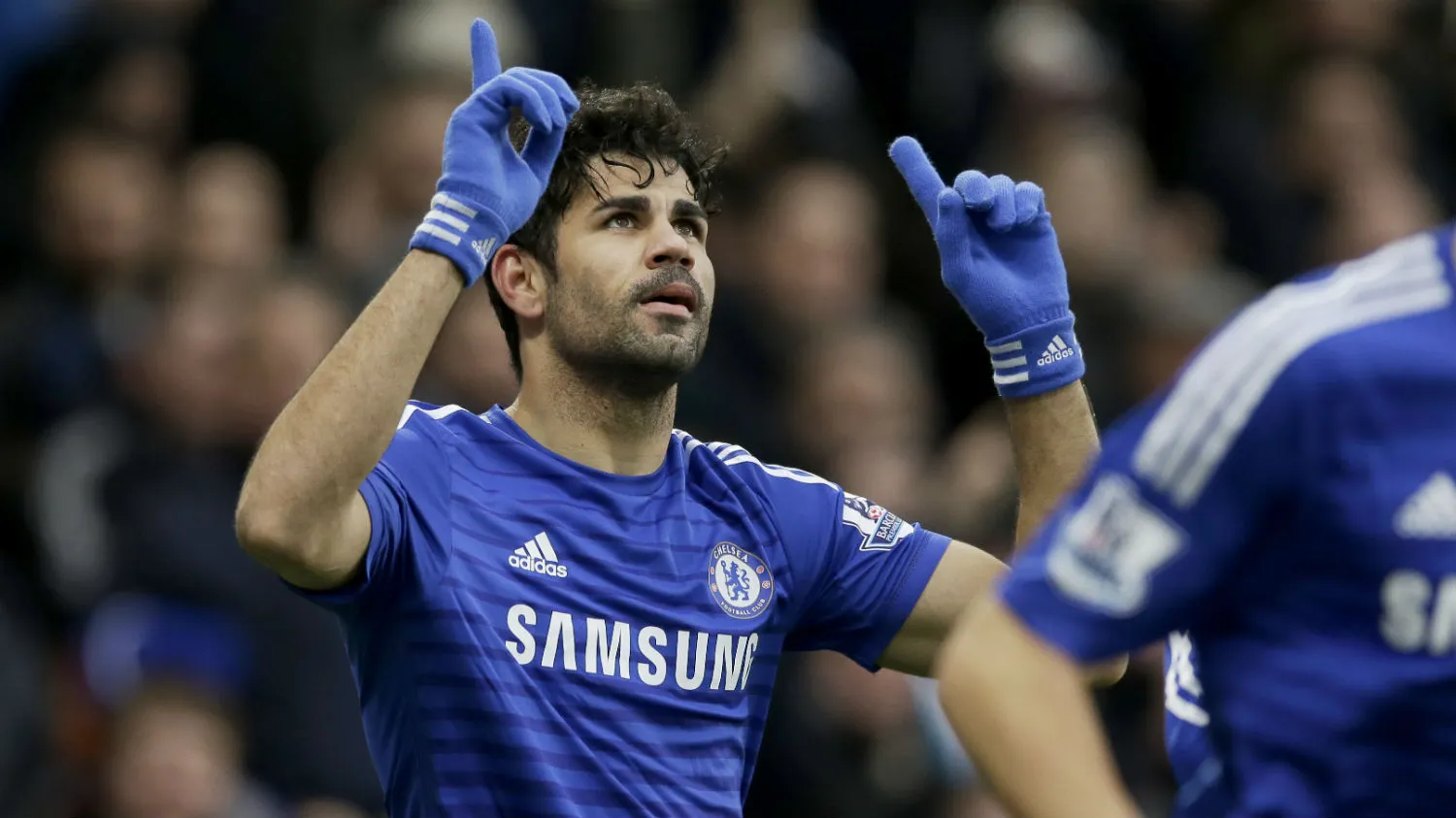 Diego Costa mostra os seus recursos: driblou tr&ecirc;s com um &uacute;nico corte e fez um gola&ccedil;o