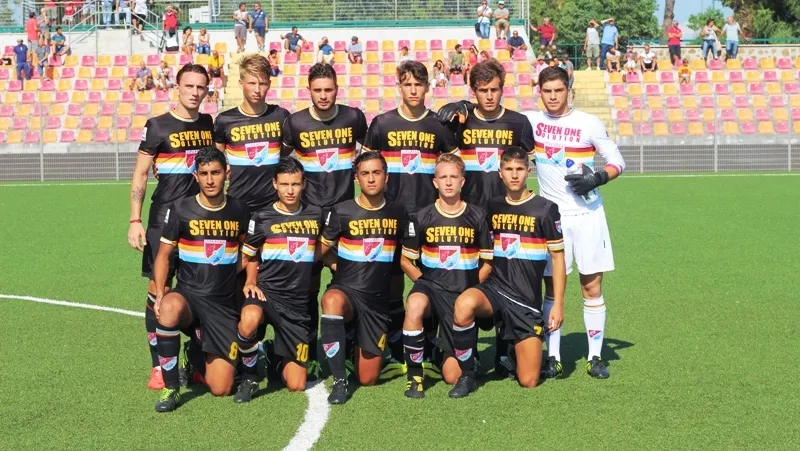 Unindo as cores de Lazio e Roma, a 3&ordf; for&ccedil;a da capital italiana quer conquistar as duas torcidas