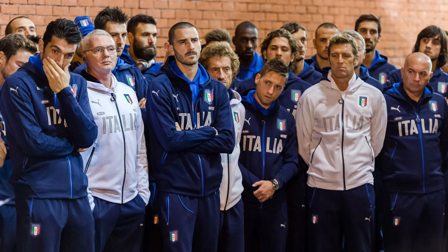 A delega&ccedil;&atilde;o italiana no memorial de Heysel (Foto: AP)