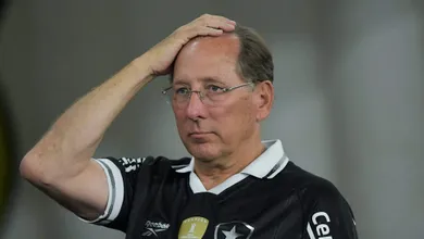 Por que &eacute; &lsquo;improv&aacute;vel&rsquo; que Textor consiga comprar os Wolves apesar de proposta bilion&aacute;ria