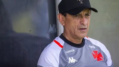 Vasco, enfim, confirma sa&iacute;da de Ram&oacute;n D&iacute;az em dia tenso com visita de organizada no CT