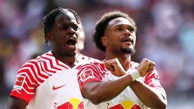 Leipzig atropela e preocupa o Borussia para semi da Champions