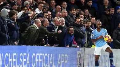 Chelsea bane um torcedor por racismo contra Sterling, e outros cinco s&atilde;o suspensos