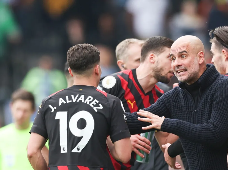Juli&aacute;n &Aacute;lvarez quebra sil&ecirc;ncio sobre sa&iacute;da do City com indireta, e Guardiola responde