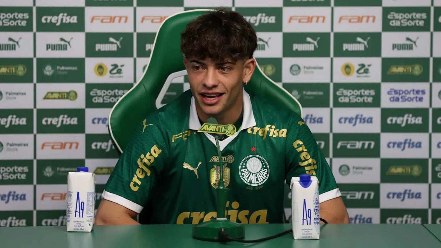 Agust&iacute;n Giay afirma que calend&aacute;rio brasileiro pesou na escolha entre Palmeiras e Atl&eacute;tico de Madrid