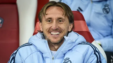 Modric supera Pusk&aacute;s e quebra recorde de quase 60 anos no Real Madrid