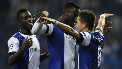 Porto vence f&aacute;cil e precisa de empate para garantir primeiro lugar