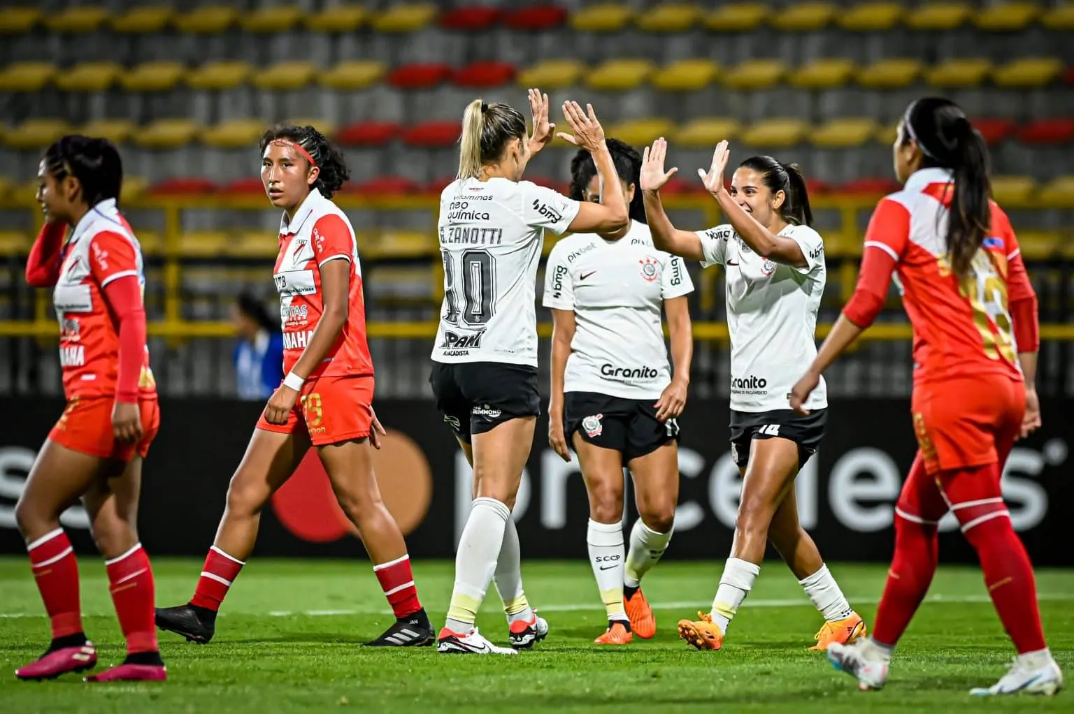 Libertadores Feminina: Corinthians atropela Always Ready e vai &agrave;s quartas de final