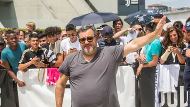 Mino Raiola diz tramar revolu&ccedil;&atilde;o no mercado de transfer&ecirc;ncias: &ldquo;A Fifa j&aacute; era, o velho sistema acabou&rdquo;