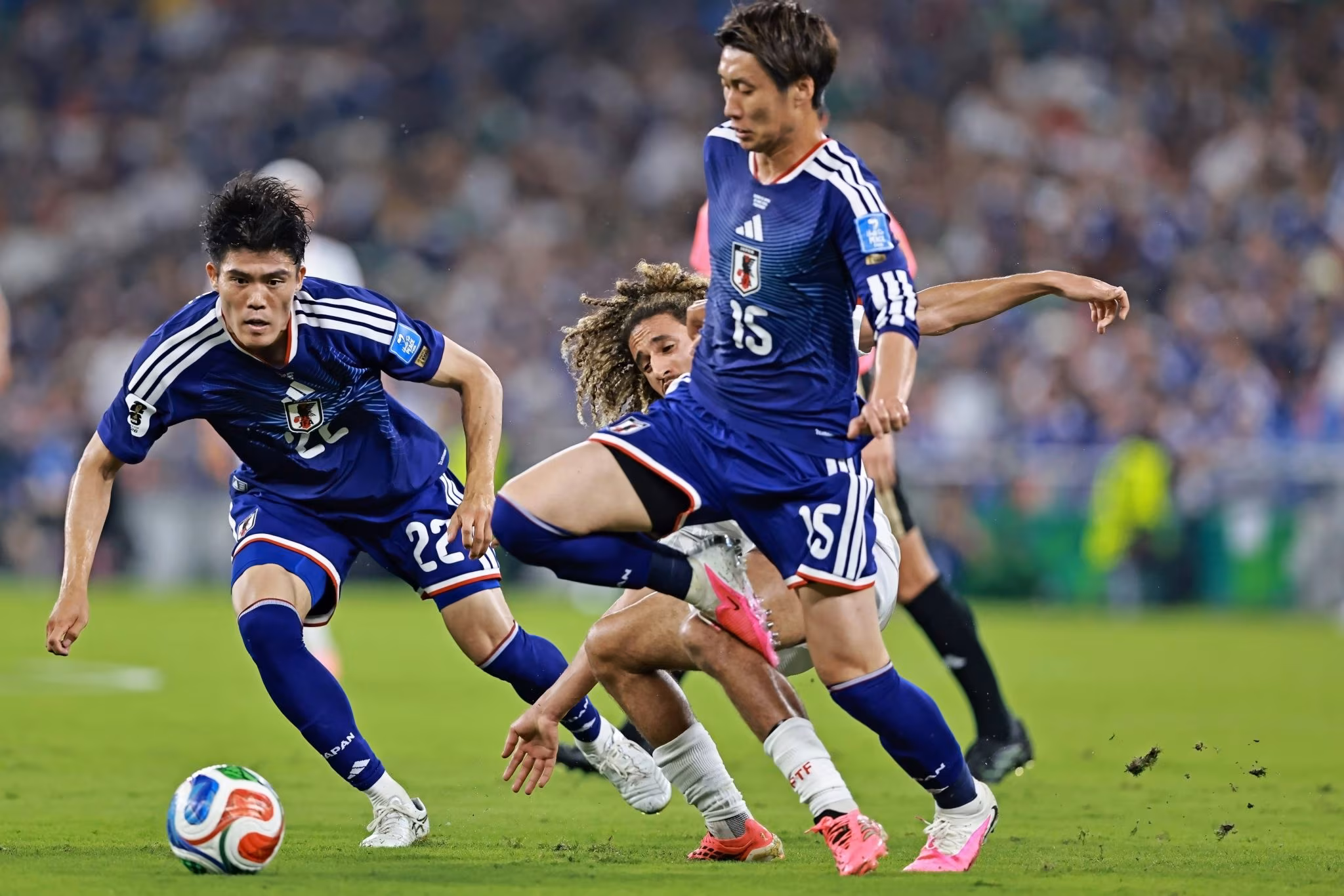 Daichi Kamada e Takehiro Tomiyasu em a&ccedil;&atilde;o pela sele&ccedil;&atilde;o japonesa