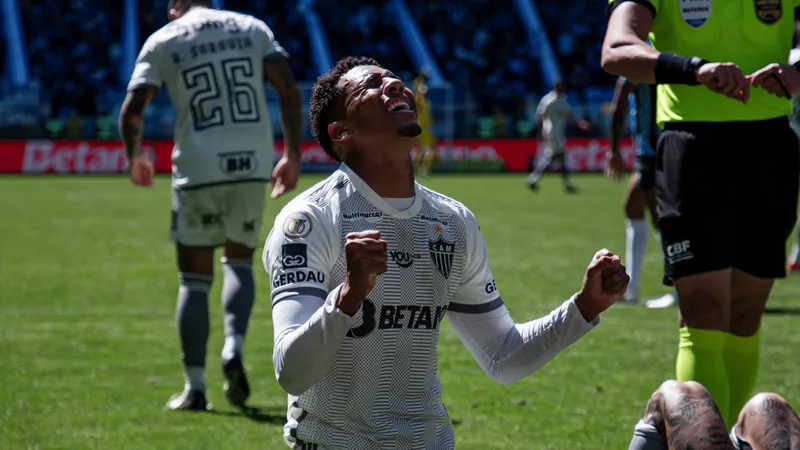 Palacios celebra virada do Atl&eacute;tico contra o Gr&ecirc;mio