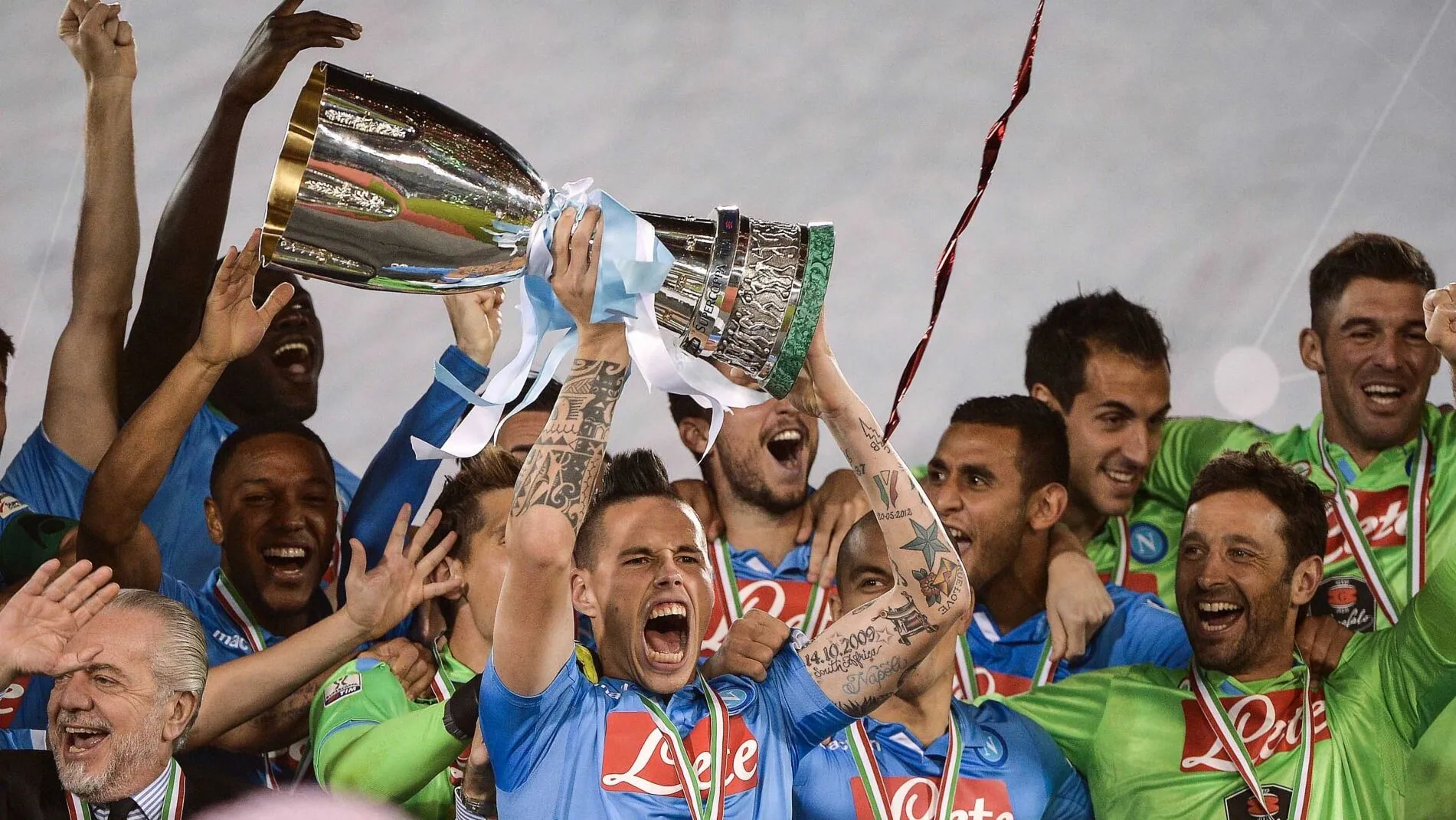 &Iacute;dolo do Napoli e um gigante da Eslov&aacute;quia, Marek Hamsik anuncia aposentadoria aos 35 anos