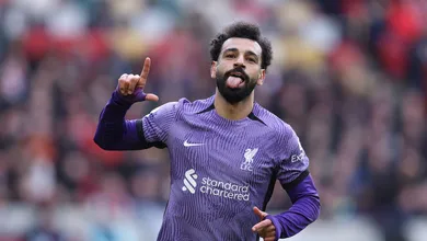 Rei Eg&iacute;pcio: Salah brilha na volta, e Liverpool goleia Brentford para manter lideran&ccedil;a em mais uma rodada