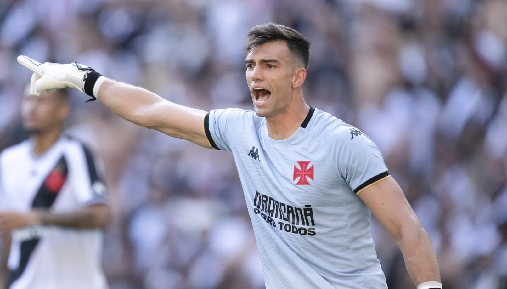 Com renova&ccedil;&atilde;o parada, destaque do Vasco atrai interesse de time portugu&ecirc;s