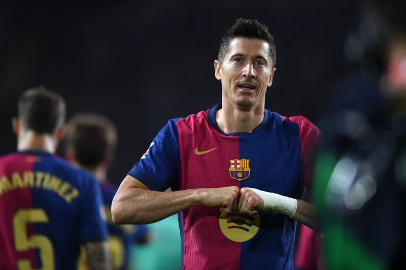Lewandowski comemora gol pelo Barcelona