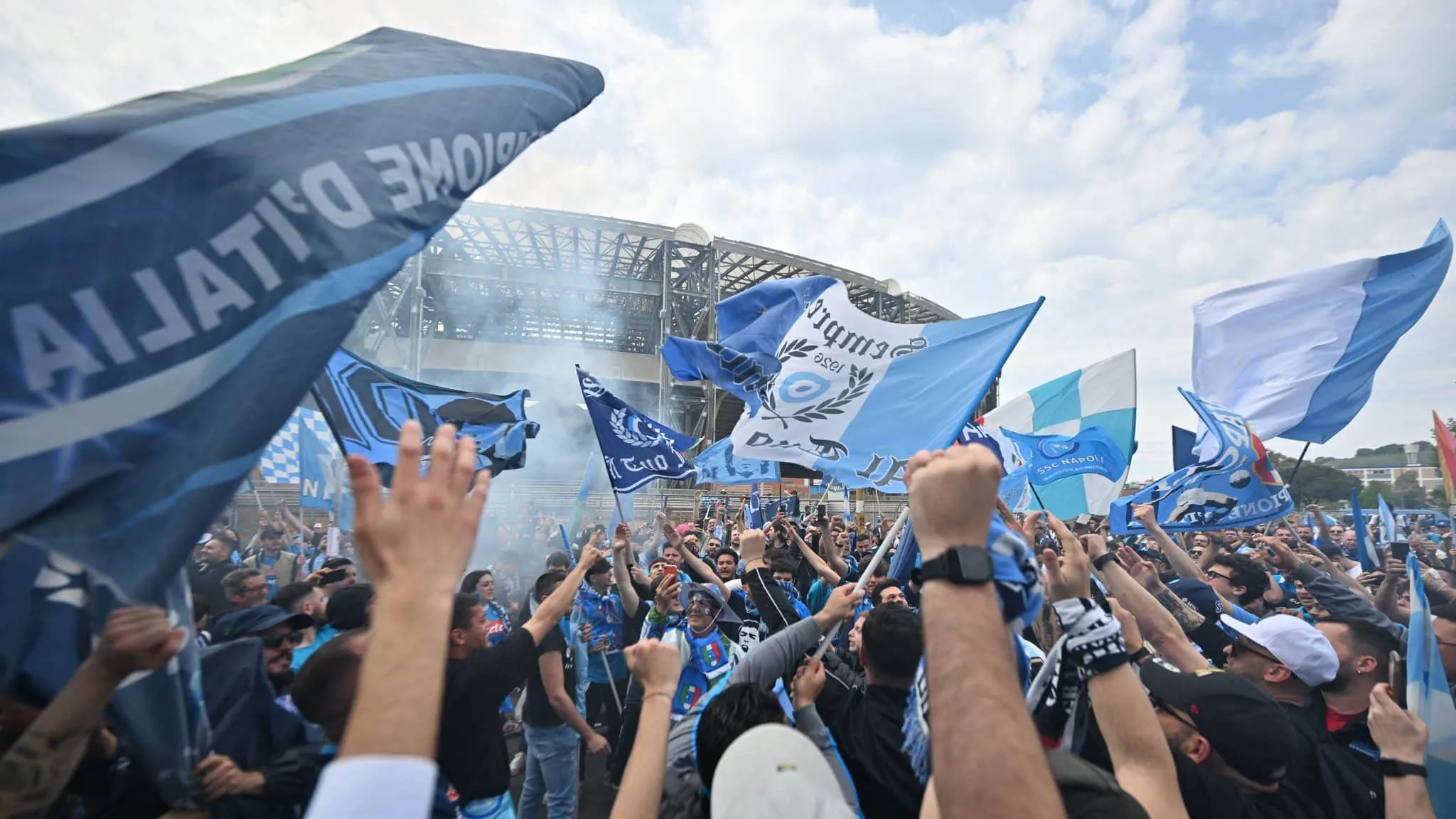 N&atilde;o terminou em ta&ccedil;a, mas o domingo de expectativa em N&aacute;poles ainda rendeu uma cole&ccedil;&atilde;o de imagens fant&aacute;sticas