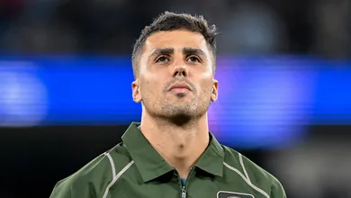 Rodri &lsquo;pede&rsquo; companheiro de sele&ccedil;&atilde;o no Manchester City
