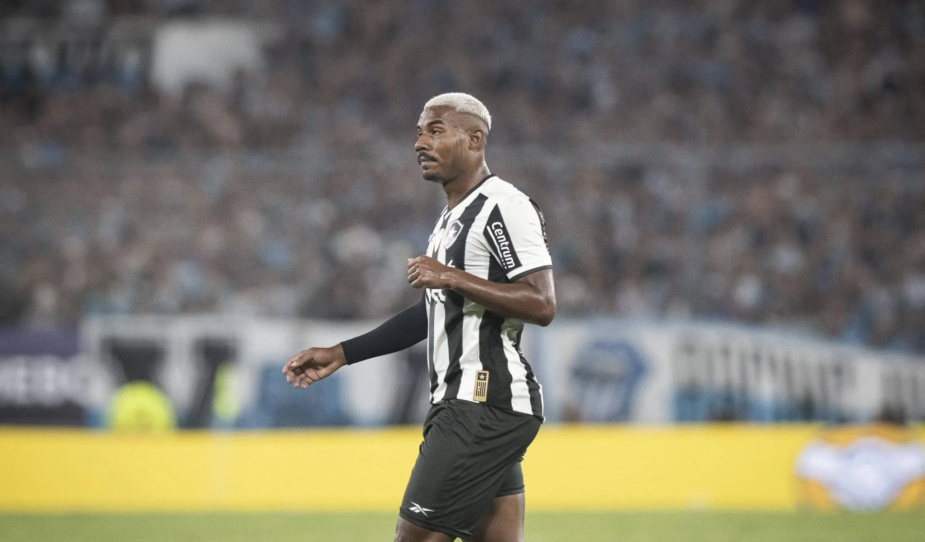 No radar de europeus, Cuiabano mant&eacute;m plano de cuidados especiais para sequ&ecirc;ncia no Botafogo