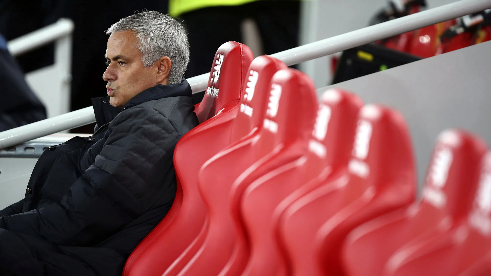 Gary Neville: &ldquo;N&atilde;o h&aacute; motivos para n&atilde;o confiar em Mourinho&rdquo;