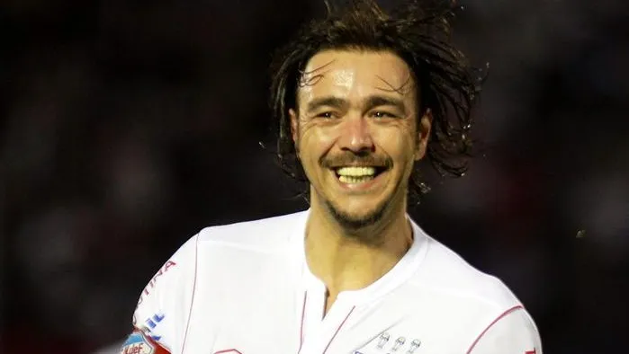 Com gol de Recoba, Nacional goleia Iquique e se classifica
