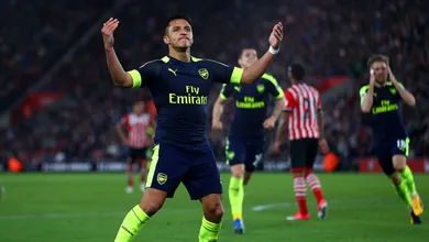 Em meio a indefini&ccedil;&otilde;es, Alexis S&aacute;nchez &eacute; o fio de esperan&ccedil;a do Arsenal para chegar &agrave; Champions