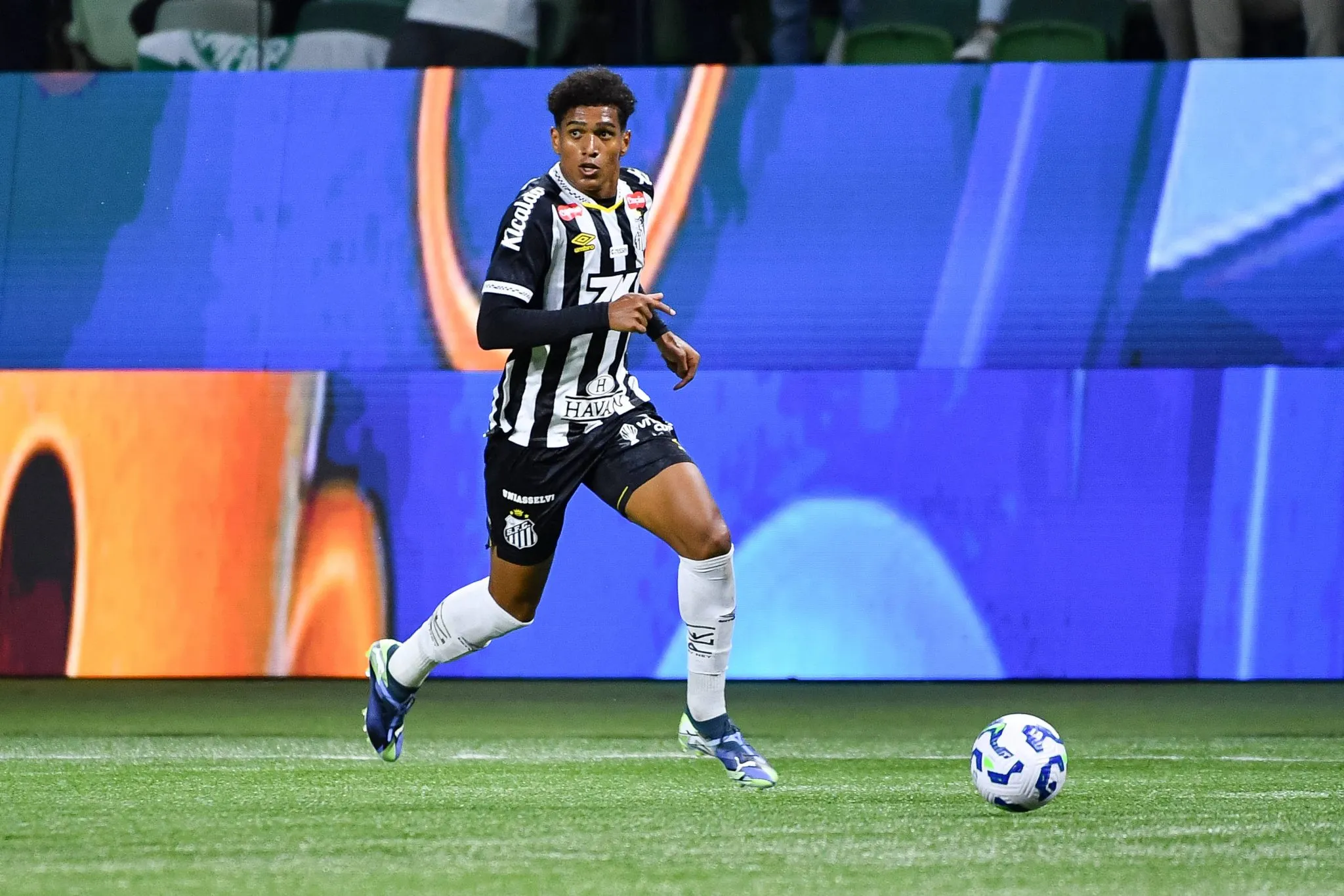 Souza em a&ccedil;&atilde;o pelo Santos