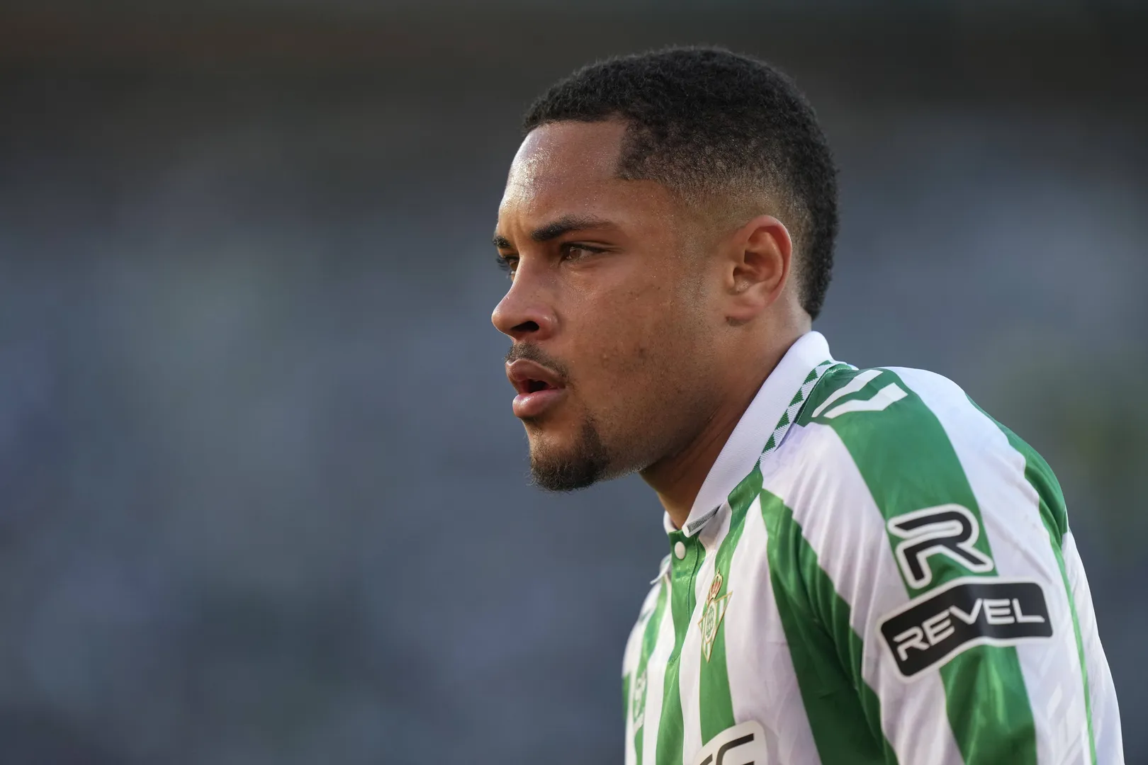 Vitor Roque em a&ccedil;&atilde;o pelo Betis 