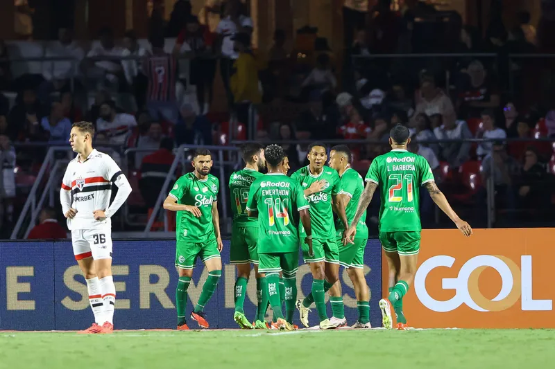 Jogadores do Juventude vibram com um dos gols no MorumBIS