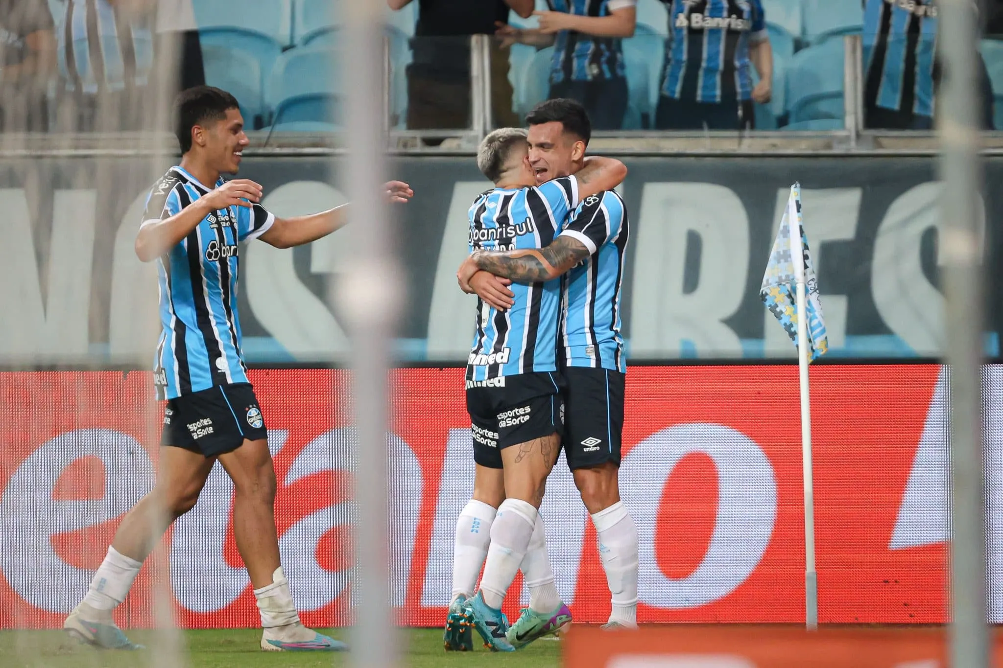 Cruzamento vira finaliza&ccedil;&atilde;o, e Cristaldo garante ao Gr&ecirc;mio a segunda vit&oacute;ria seguida