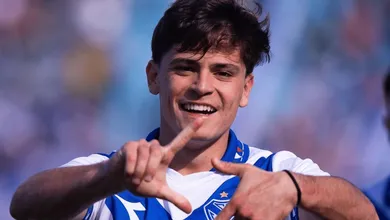 Por que h&aacute; s&oacute; um brasileiro jogando na Argentina?