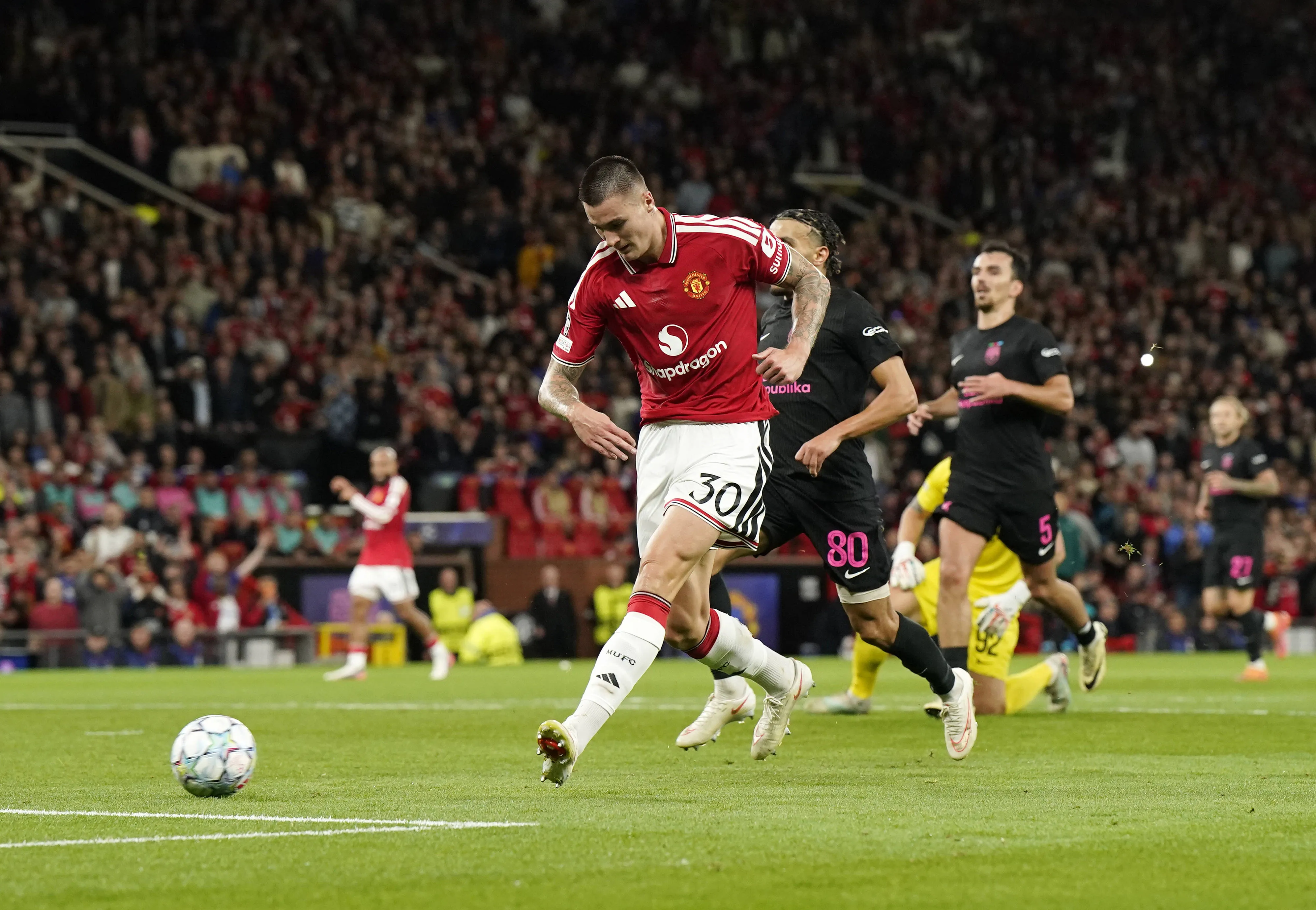 Sesko marca na vit&oacute;ria do Manchester United sobre o Sabah 