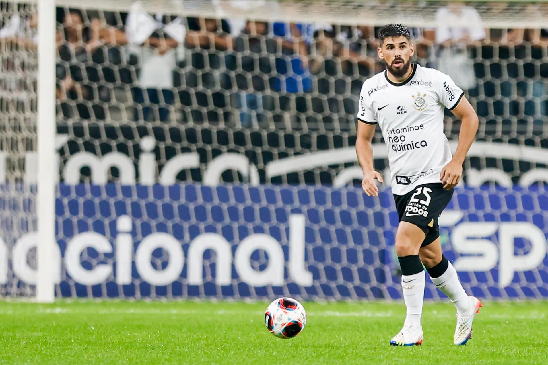 Elogiado por Luxemburgo, Bruno Mendez segue com renova&ccedil;&atilde;o travada no Corinthians