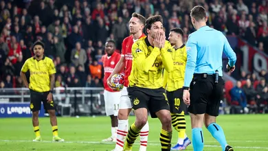 P&ecirc;nalti esquisito resulta em empate entre PSV x Borussia Dortmund, e decis&atilde;o na Champions League fica aberta