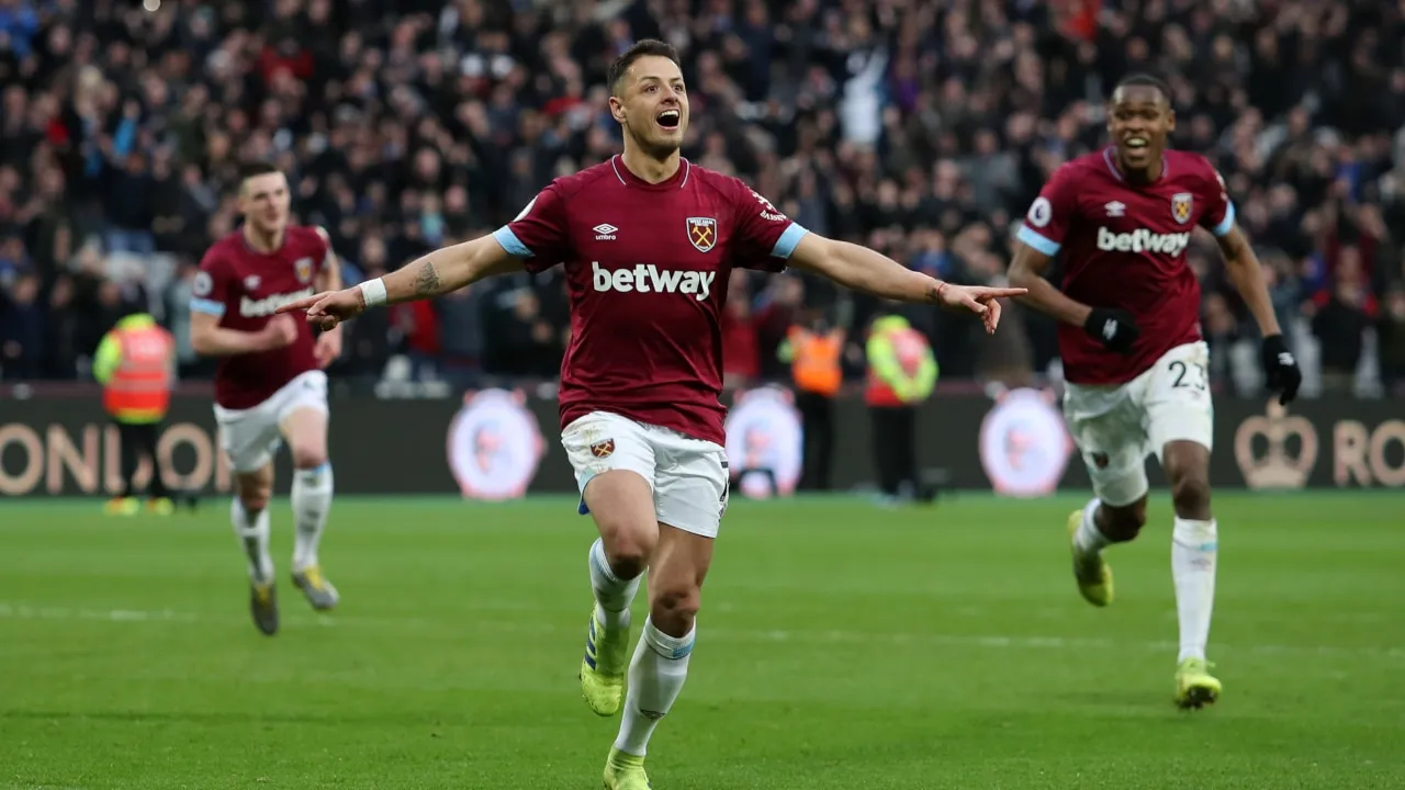 West Ham tirou desvantagem de dois gols para virar sobre o Huddersfield com Chicharito decisivo