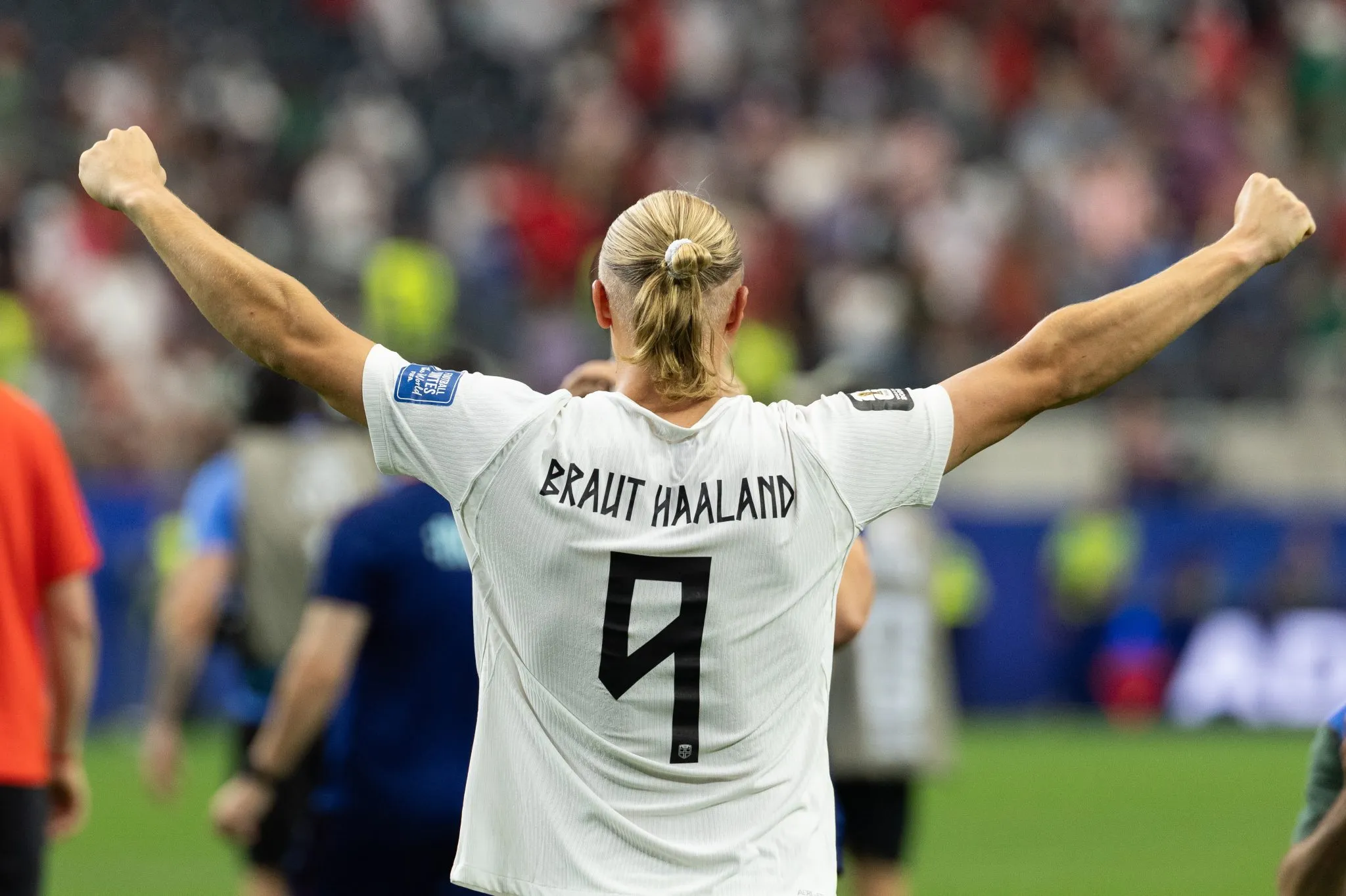Erling utiliza o sobrenome da m&atilde;e, Braut, e do pai, Haaland no uniforme da sele&ccedil;&atilde;o da Noruega (Foto: Zuma / Icon Sport)