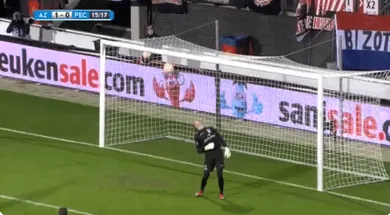 &Eacute; realmente dif&iacute;cil de acreditar que esta bola n&atilde;o entrou &ndash; um bug de videogame na Copa da Holanda