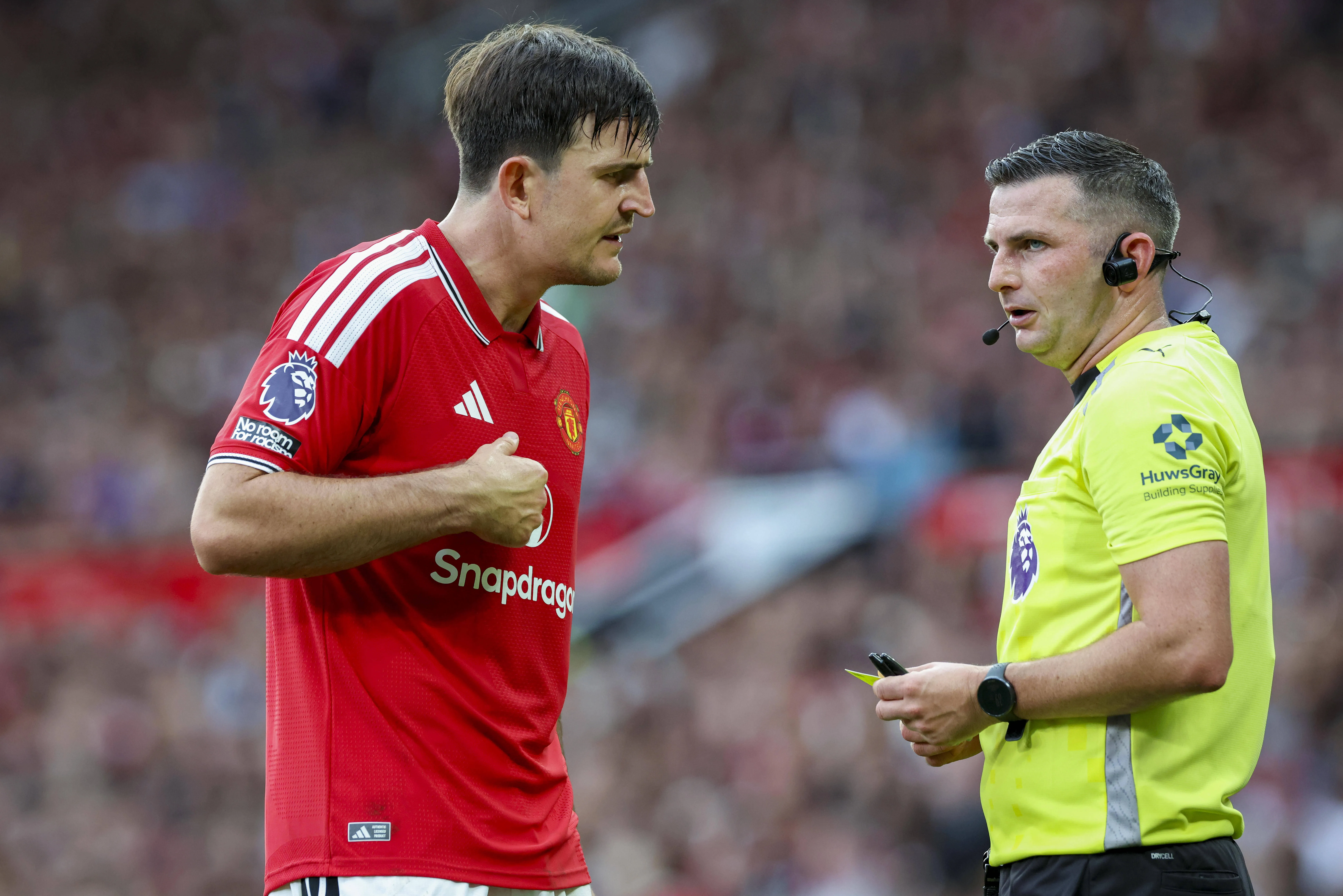 VAR da Premier League peca por cultura inglesa em erro no cl&aacute;ssico de Manchester