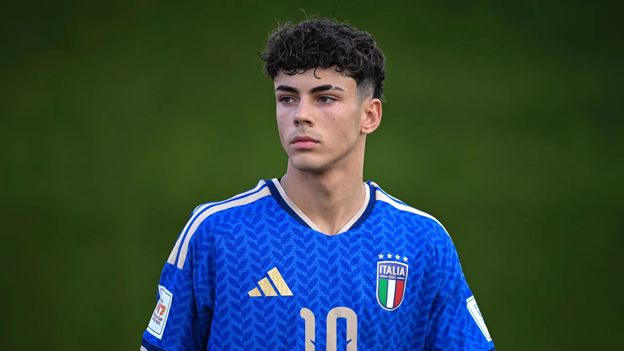 Samuele Inácio, joia do Dortmund, é convocado e consolida escolha pela Itália em vez do Brasil
